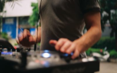 Le guide ultime pour sonoriser un mariage champêtre sans stress (et sans prise de tête avec les branchements)