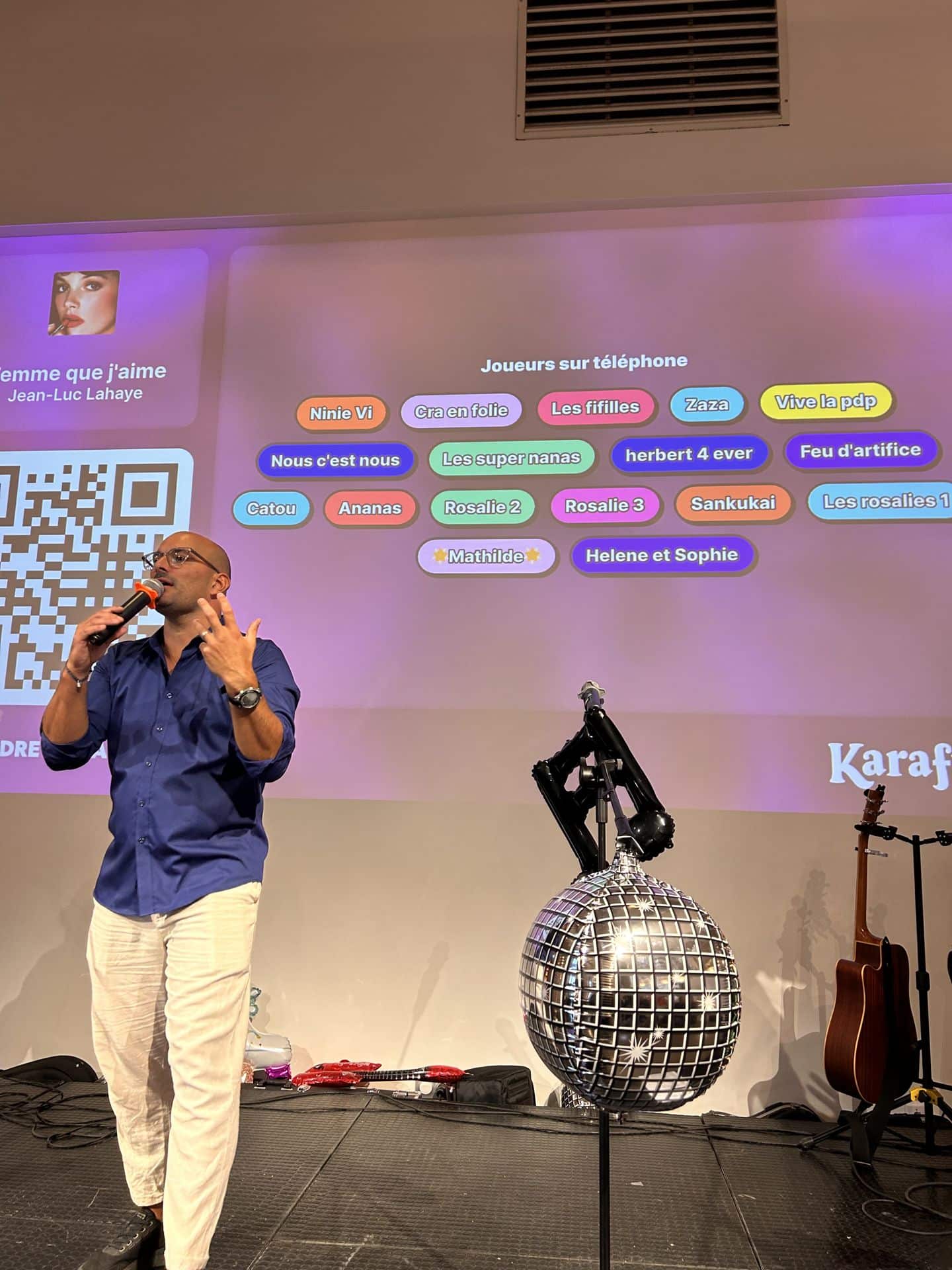 Écran de suggestions de chansons et QR code pour demander un titre