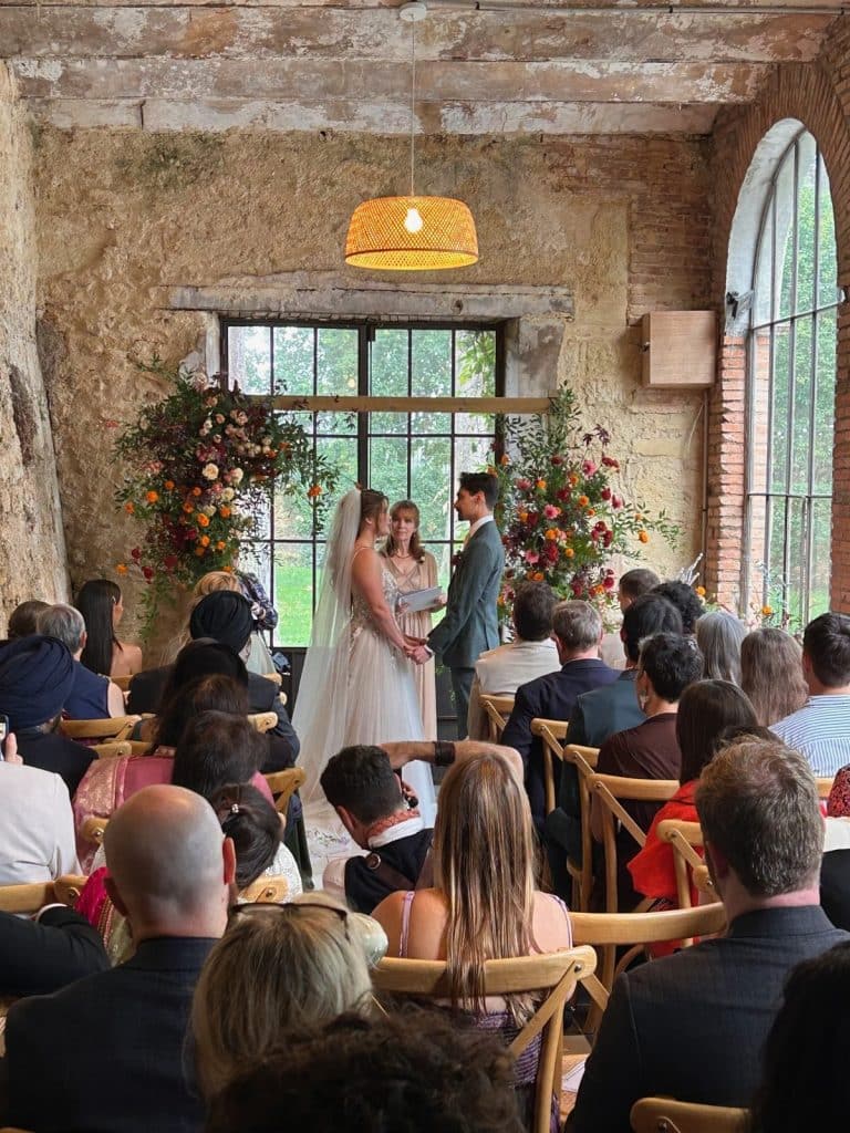 Échange des vœux de Milan et Madelyn dans l'orangerie du Château Sainte-Cécile