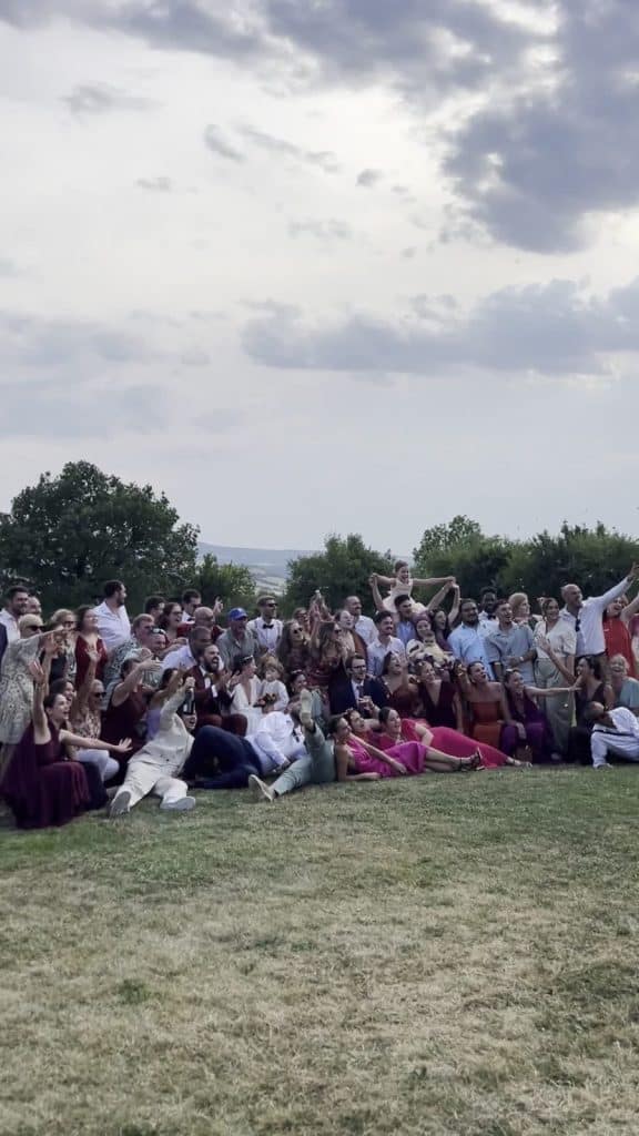Photo de groupe sur le pré du Domaine de Soussuéjouls