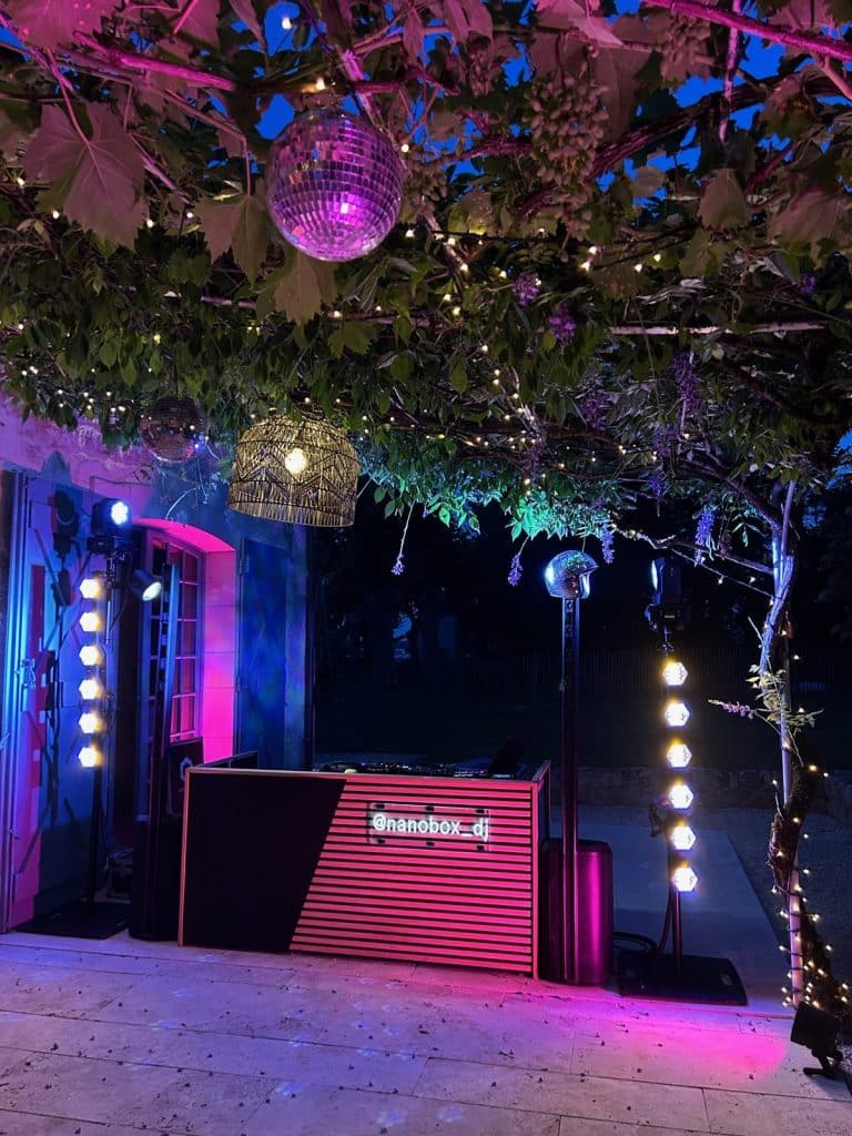 Régie DJ Nanobox installée sous la treille du Domaine du Rodier