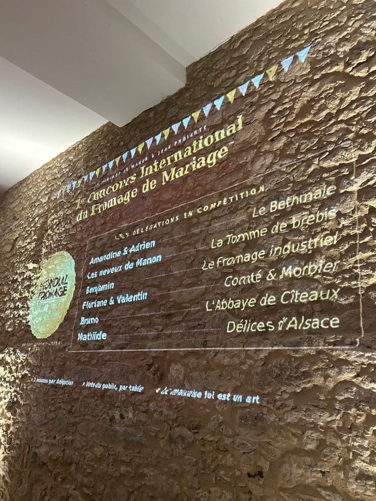 Le concours projeté sur le mur de pierre du Domaine d'en Pégéni